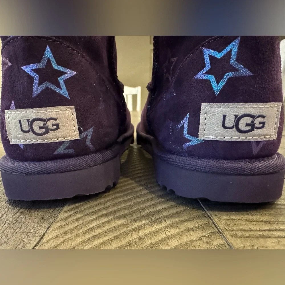 UGG Classic ll Iridescent Stars Boot - Starry Boots Youth/Big Kid Size 6 (NWOT)